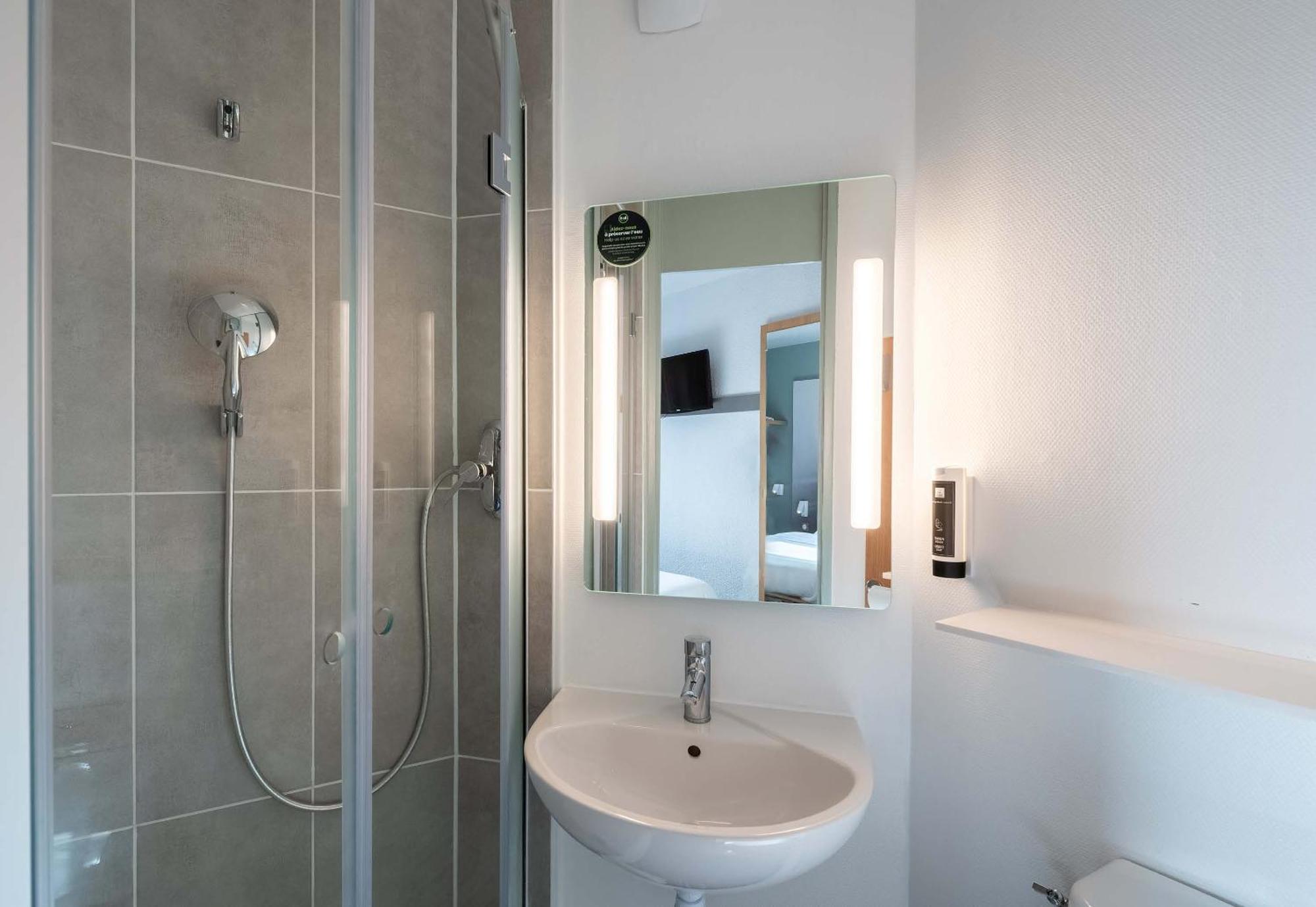 B&B Hotel Lille Lezennes Stade Pierre Mauroy Экстерьер фото